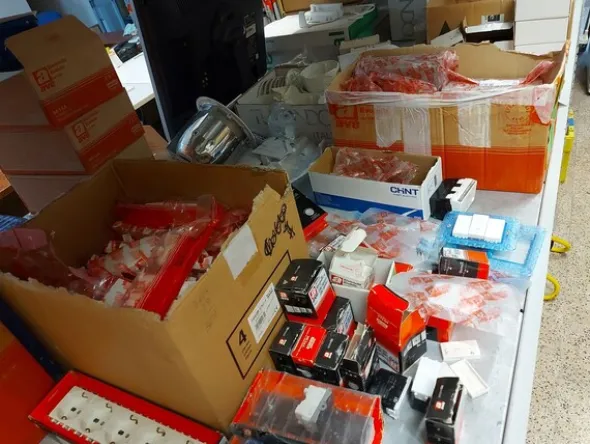 3#8080 Magazzino e materiale per impianti elettrici