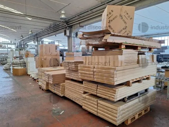 3#8766 Magazzino materiale per falegnameria