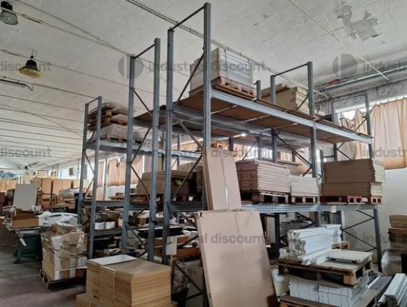 3#8766 Magazzino materiale per falegnameria
