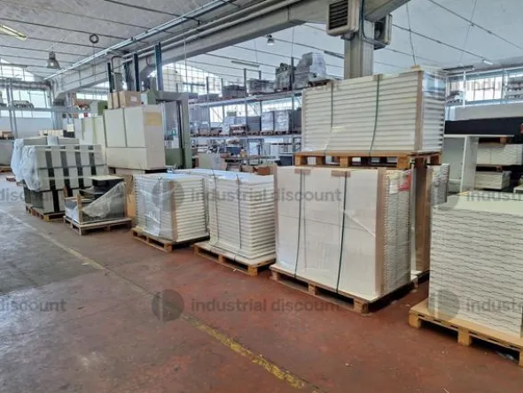3#8766 Magazzino materiale per falegnameria