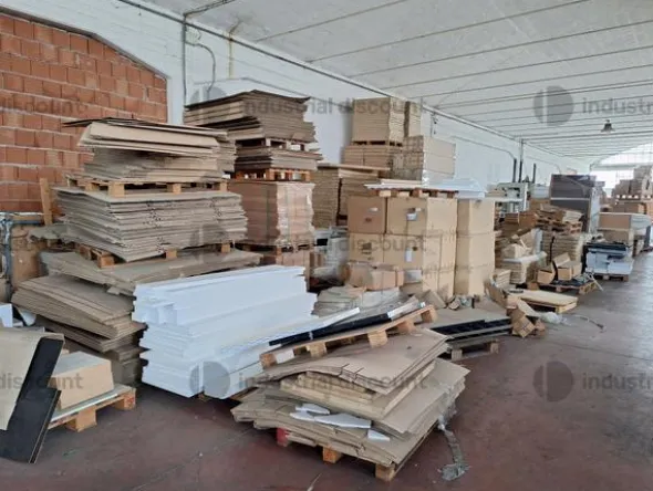 3#8766 Magazzino materiale per falegnameria