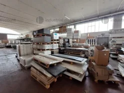 3#8766 Magazzino materiale per falegnameria