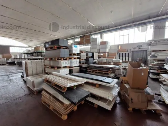 3#8766 Magazzino materiale per falegnameria