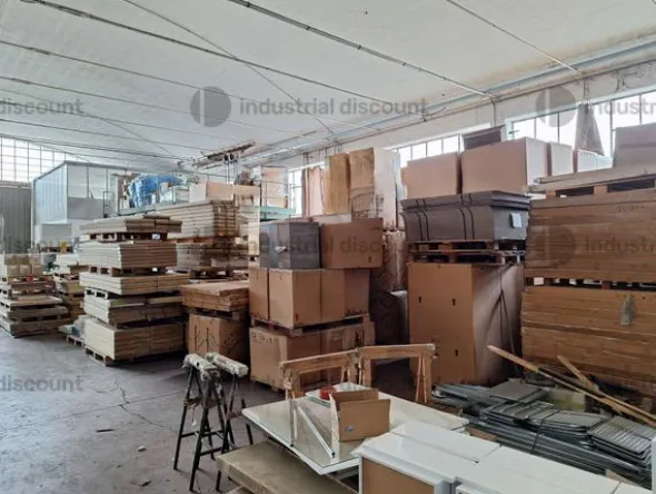 3#8766 Magazzino materiale per falegnameria