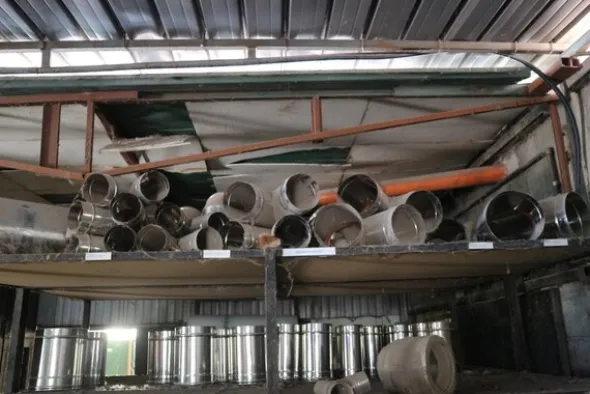 90#70720 Magazzino materie prime e macchinari per caminetti