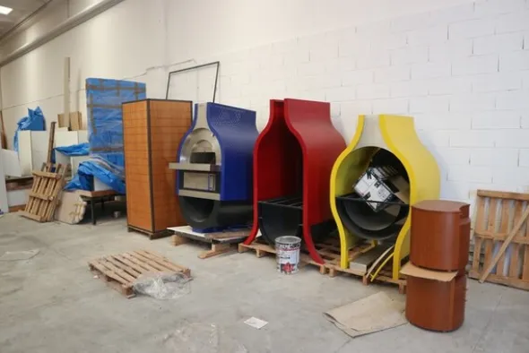 90#70720 Magazzino materie prime e macchinari per caminetti