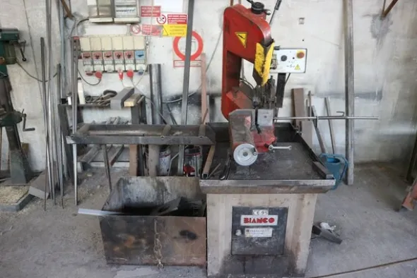 90#70720 Magazzino materie prime e macchinari per caminetti