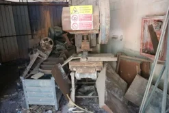 90#70720 Magazzino materie prime e macchinari per caminetti