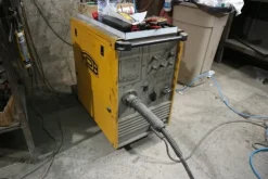 90#70720 Magazzino materie prime e macchinari per caminetti