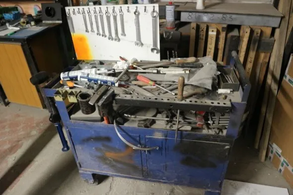 90#70720 Magazzino materie prime e macchinari per caminetti