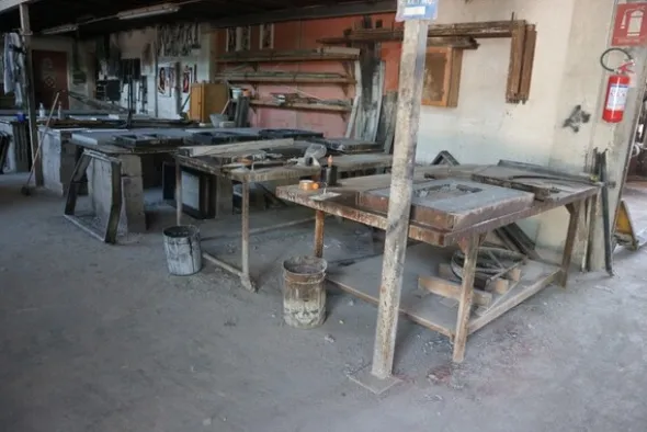 90#70720 Magazzino materie prime e macchinari per caminetti