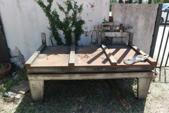 90#70720 Magazzino materie prime e macchinari per caminetti