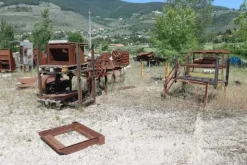 90#70720 Magazzino materie prime e macchinari per caminetti