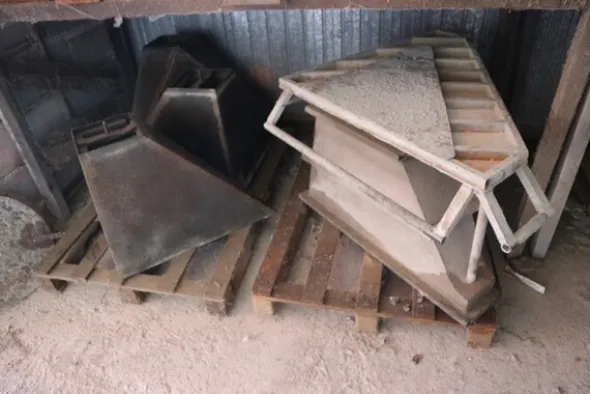 90#70720 Magazzino materie prime e macchinari per caminetti
