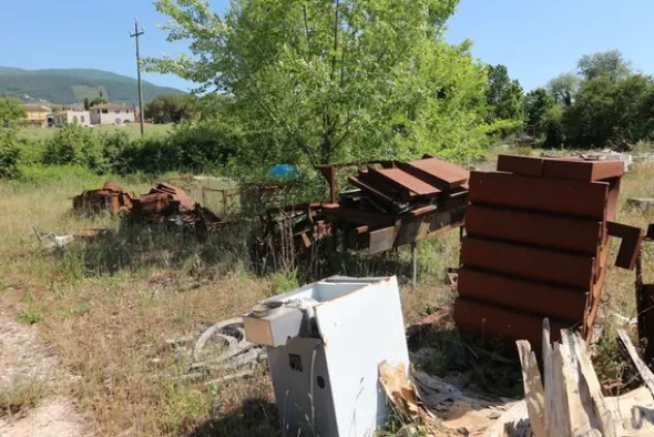 90#70720 Magazzino materie prime e macchinari per caminetti