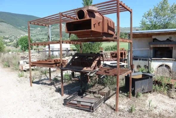 90#70720 Magazzino materie prime e macchinari per caminetti