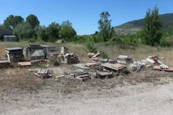 90#70720 Magazzino materie prime e macchinari per caminetti