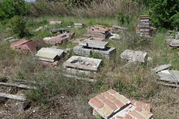 90#70720 Magazzino materie prime e macchinari per caminetti