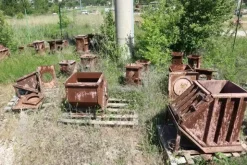 90#70720 Magazzino materie prime e macchinari per caminetti