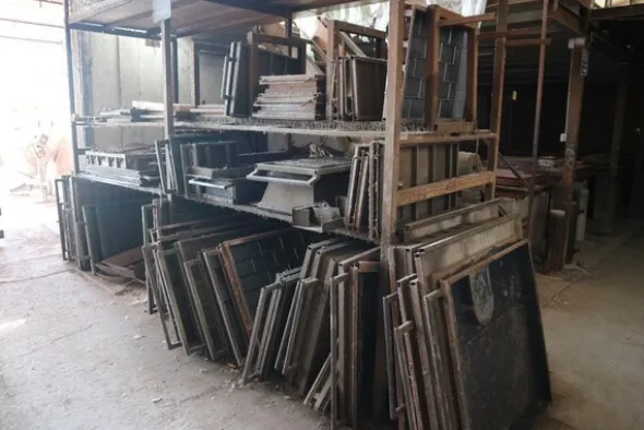 90#70720 Magazzino materie prime e macchinari per caminetti
