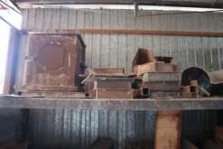 90#70720 Magazzino materie prime e macchinari per caminetti