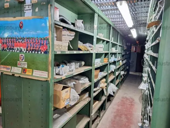 7#9630 Magazzino pezzi di ricambio