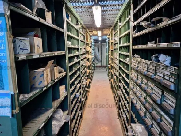 7#9630 Magazzino pezzi di ricambio