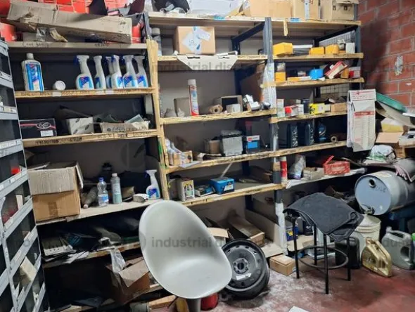 7#9630 Magazzino pezzi di ricambio