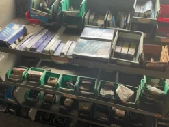 6#6473 Magazzino ricambi auto e trattori agricoli
