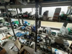 6#6473 Magazzino ricambi auto e trattori agricoli