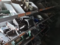 6#6473 Magazzino ricambi auto e trattori agricoli