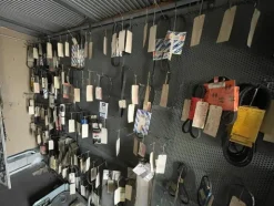 6#6473 Magazzino ricambi auto e trattori agricoli