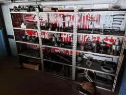 6#6473 Magazzino ricambi auto e trattori agricoli