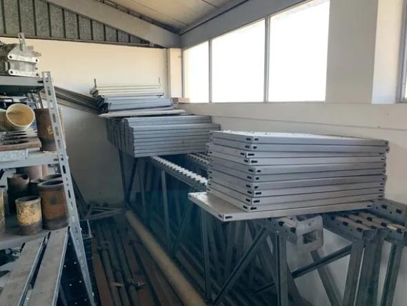 2#6948 Magazzino ricambi e scaffalature