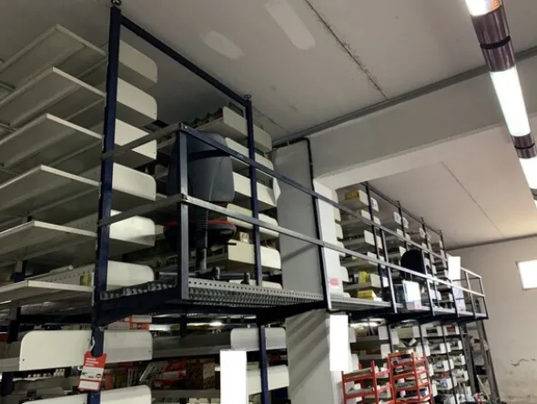2#6948 Magazzino ricambi e scaffalature