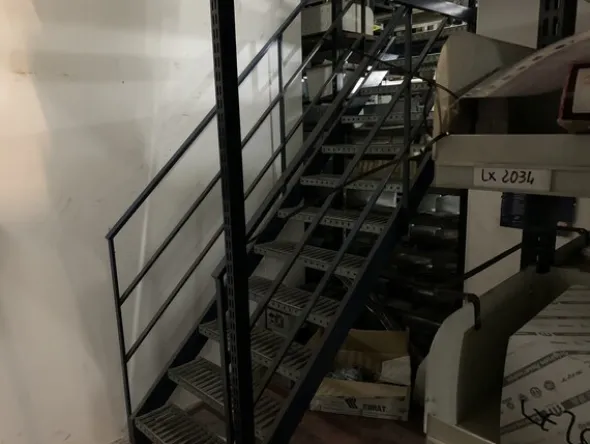 2#6948 Magazzino ricambi e scaffalature