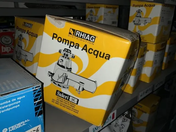 2#6948 Magazzino ricambi e scaffalature