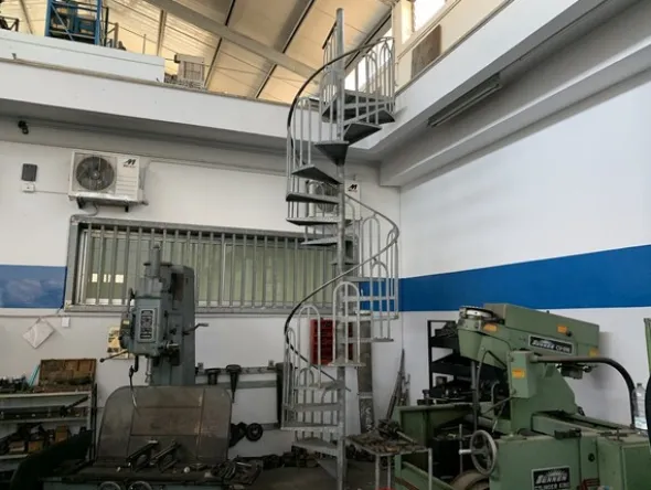 2#6948 Magazzino ricambi e scaffalature