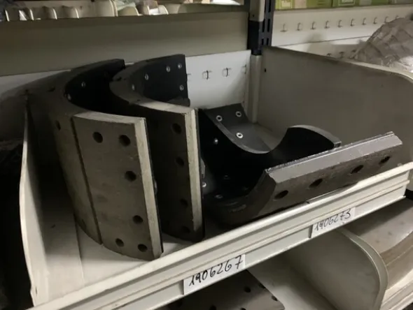 2#6948 Magazzino ricambi e scaffalature