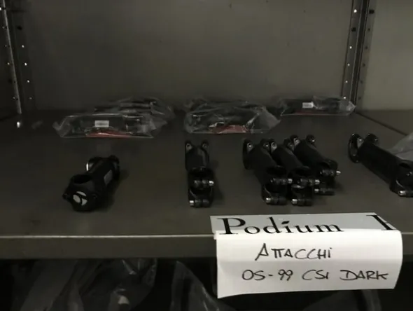 5#5221 Magazzino ricambi per biciclette
