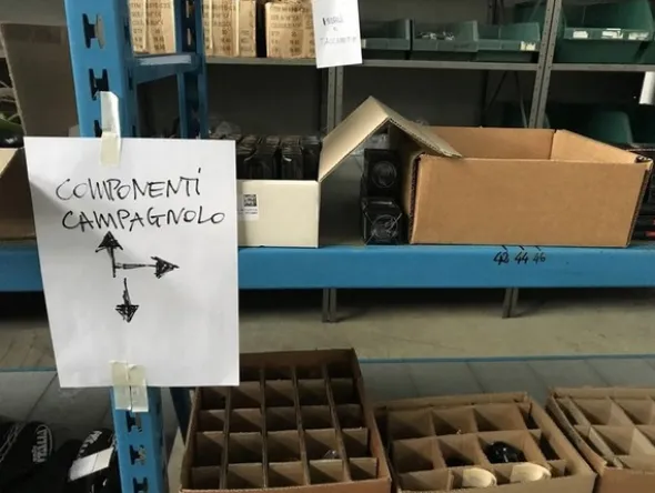 5#5221 Magazzino ricambi per biciclette