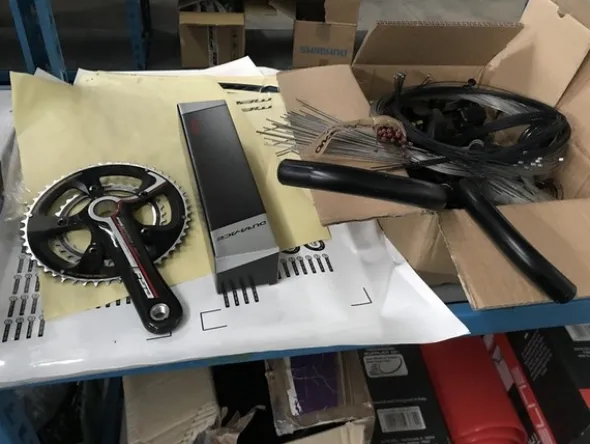 5#5221 Magazzino ricambi per biciclette