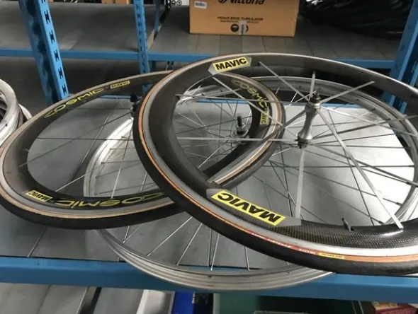 5#5221 Magazzino ricambi per biciclette