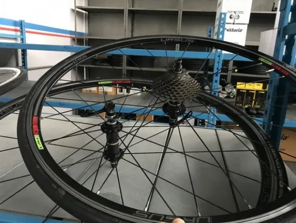 5#5221 Magazzino ricambi per biciclette