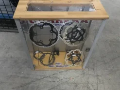 5#5221 Magazzino ricambi per biciclette