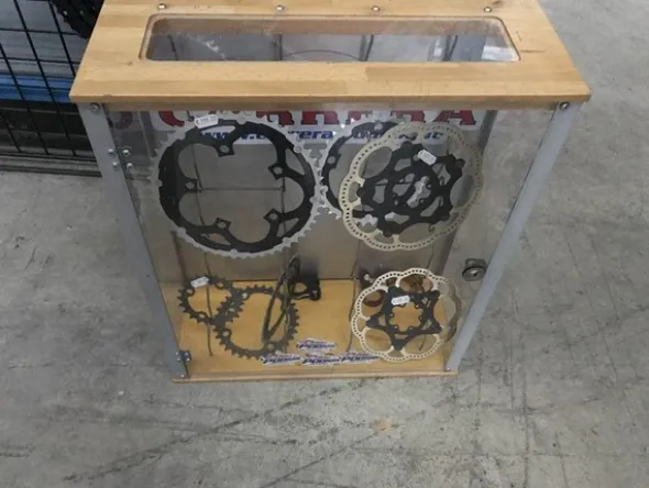 5#5221 Magazzino ricambi per biciclette