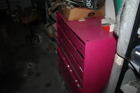 25#5890 Magazzino ricambi per trattori motoseghe e decespugliatori