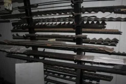 25#5890 Magazzino ricambi per trattori motoseghe e decespugliatori