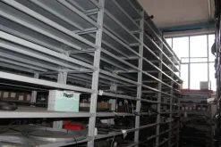 25#5890 Magazzino ricambi per trattori motoseghe e decespugliatori