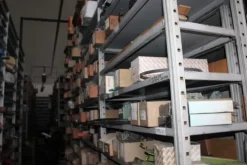 25#5890 Magazzino ricambi per trattori motoseghe e decespugliatori